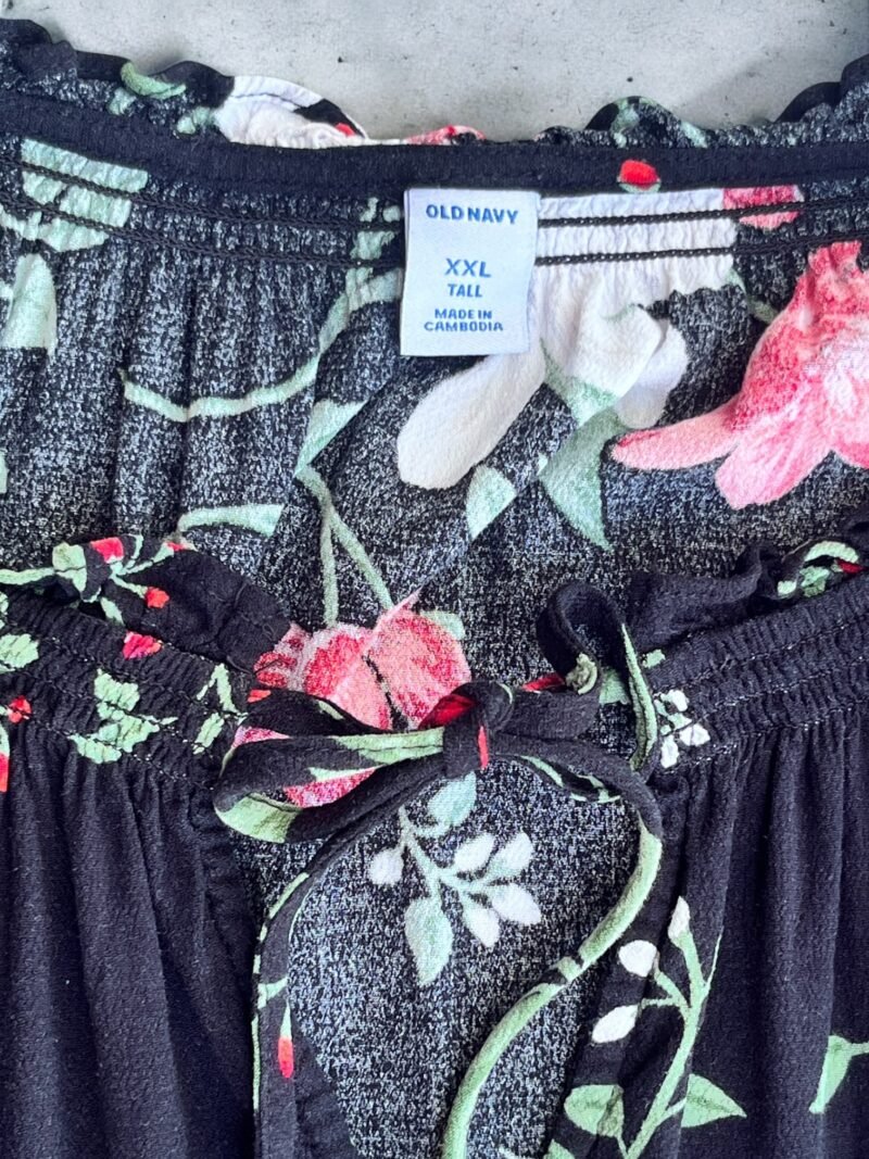 Blusa negra con flores